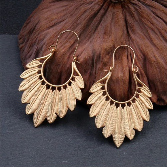 GOLD FEATHER EMBOSSED BOHEMIAN HUGGIE STYLE HOOPS - Picture 4 of 5
